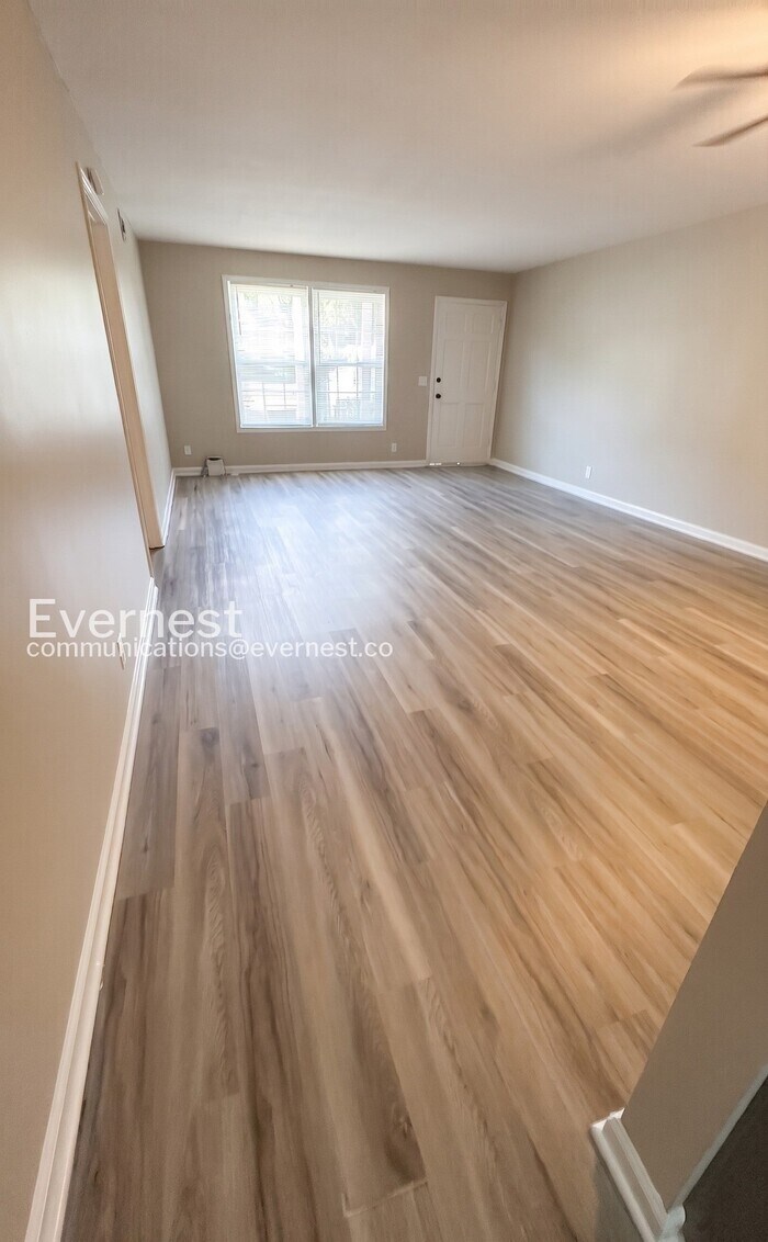 Building Photo - 483 Ellenwood Dr