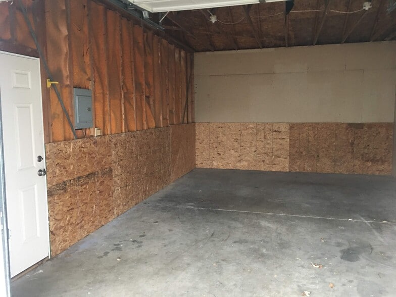 Building Photo - 108 E Brooks Ave