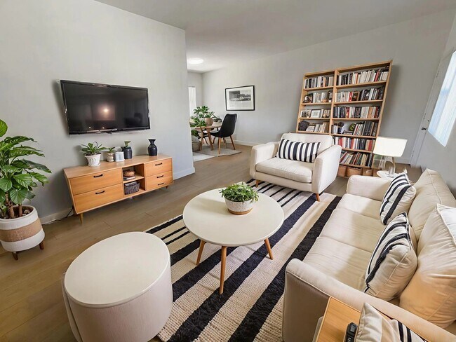 Interior Photo - 3630 Westwood Blvd