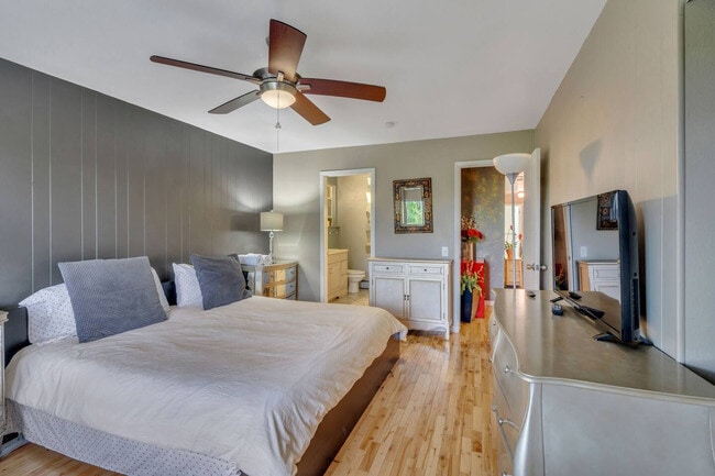 Building Photo - 665 Columbus St E