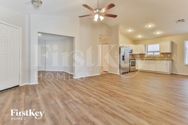 Building Photo - 425 W Jersey Way