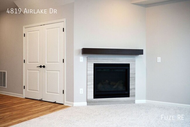 Building Photo - 4819 Airlake Dr