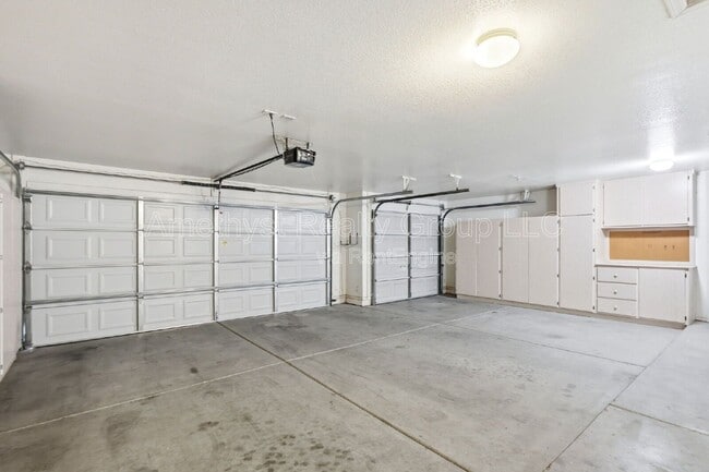 Building Photo - 7017 W Greenbriar Dr