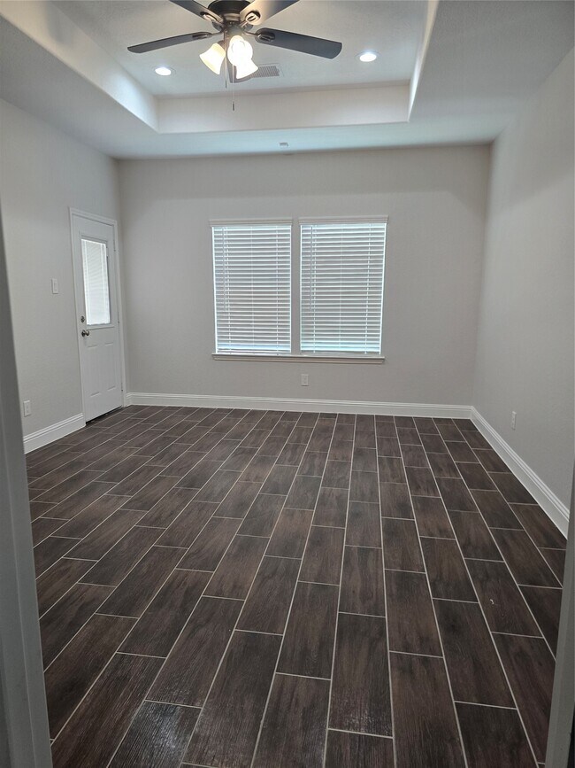 Building Photo - 213 E Adoue Ave