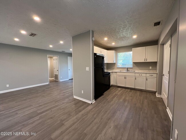 Building Photo - 9028 Castle Blvd