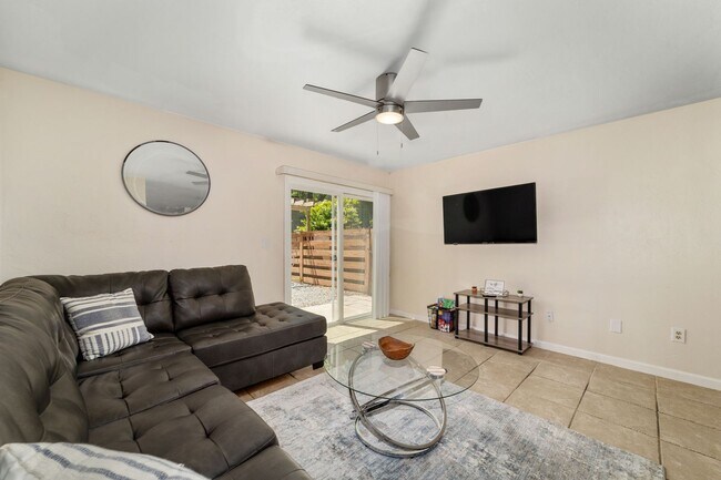 Building Photo - Haystacks Condo