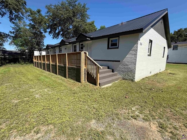 Building Photo - 106 Molette St