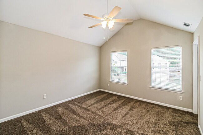 Building Photo - 120 Emporia Loop