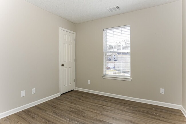 Building Photo - 3300 Rockmill Dr
