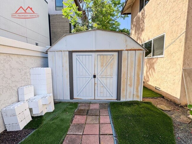 Building Photo - 411 College Ave