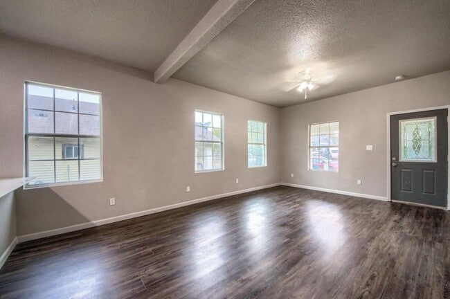 Building Photo - 330 Princeton Ave