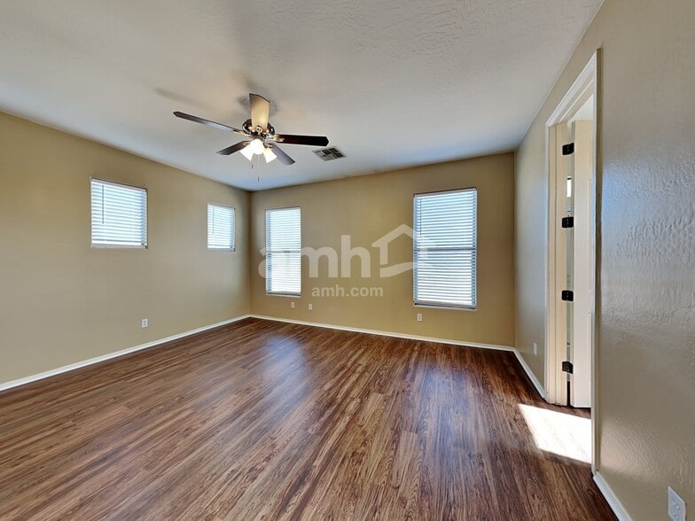 Building Photo - 3708 S 100th Glen