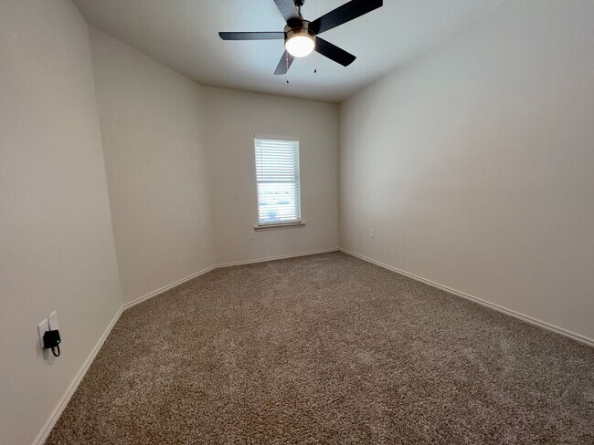 Building Photo - Charming 2 Bedroom, 2 Bathroom Townhome in...