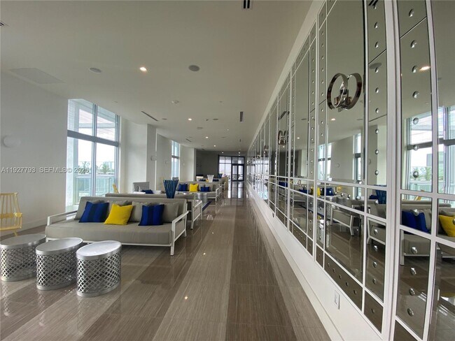 Building Photo - 2000 Metropica Wy