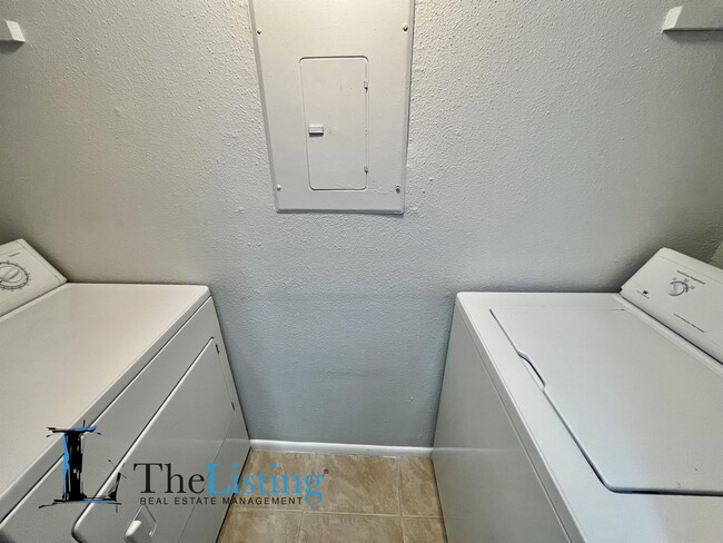 Building Photo - 3732 Idlebrook Cir