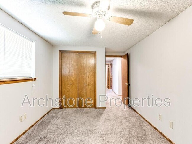 Building Photo - 2524 Boxwood Ave