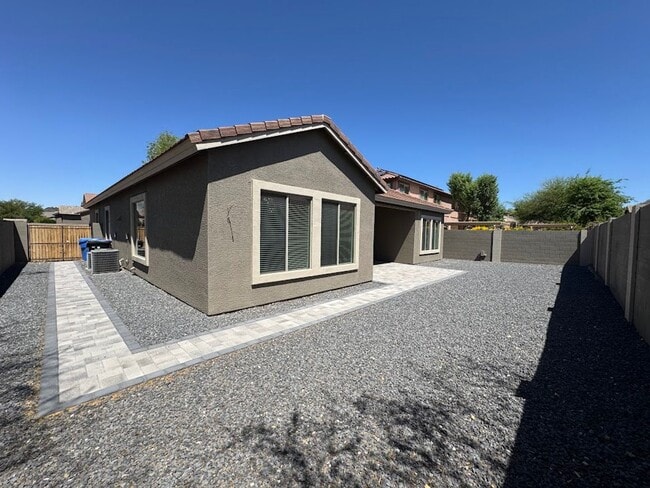 Building Photo - BEAUTIFUL 4 BEDROOM 2 BATHROOM HOME IN PHO...