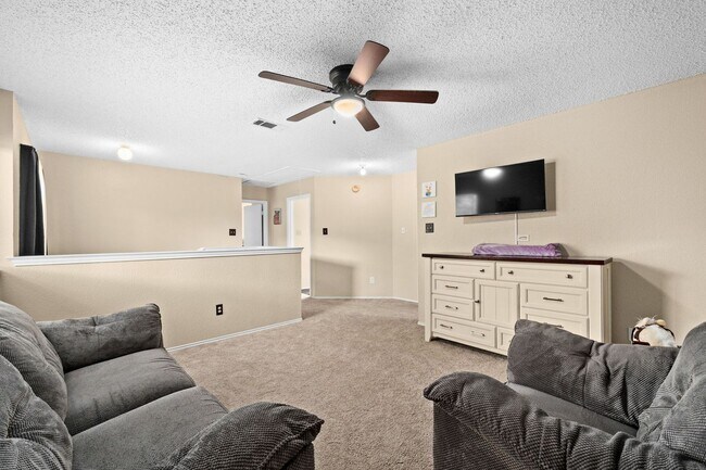 Building Photo - Texas sized home near the golf course