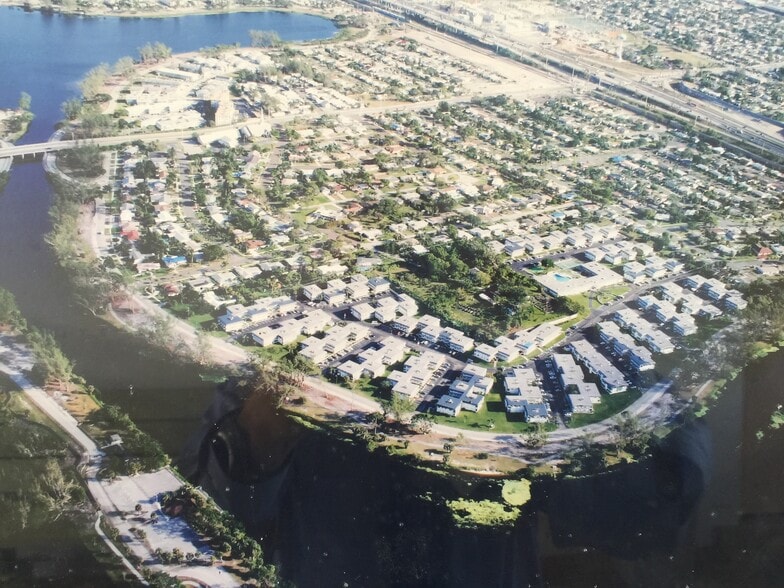 Aerial Showing adjacent lake osborne & John Prince Park - 2960 Lake Osborne Dr