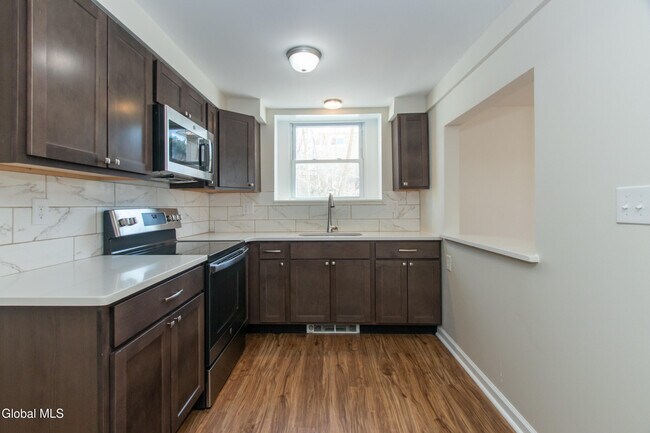 Building Photo - 59 Miller Ave