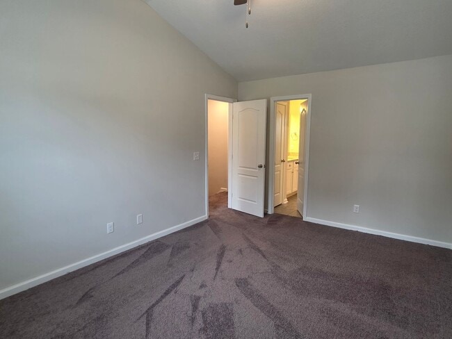 Building Photo - 57 Oakmont Dr