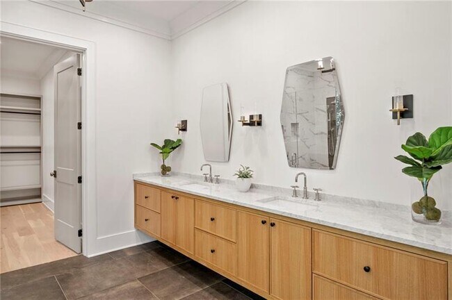 Building Photo - 1074 Moores Mill Rd NW