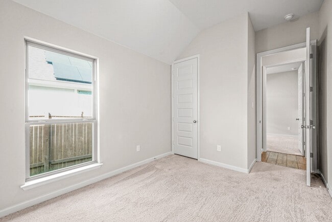 Building Photo - Beautiful 4 bed 3 bath Single Story Home i...