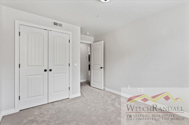 Building Photo - Beautiful 3 Bed 2 Bath Condo in Layton