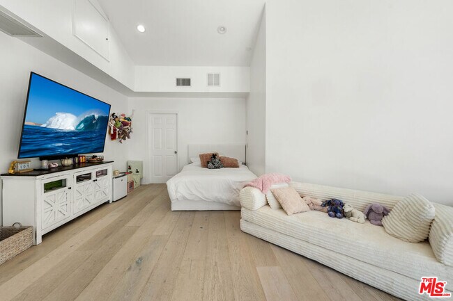 Building Photo - 3614 Malibu Country Dr