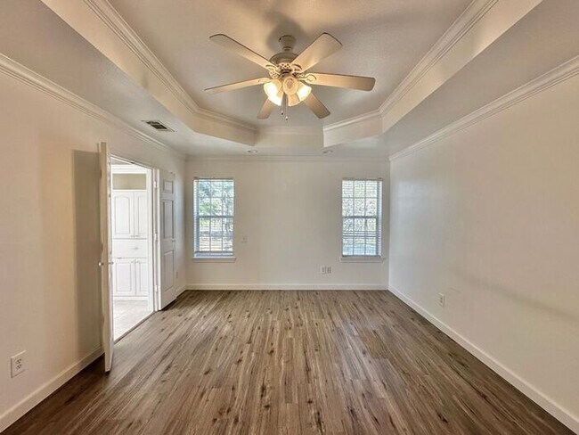 Building Photo - Tour Today! 3/2/2 On 1 Acre in Brownsboro!