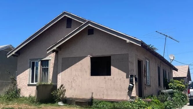 Building Photo - 601 W 74th St