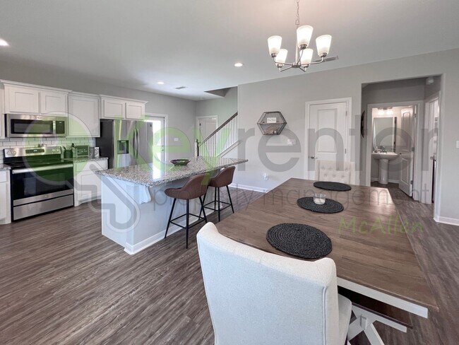 Building Photo - Beautiful 3B/2.5B Home in Mcallen ( Tres Lagos  Community )