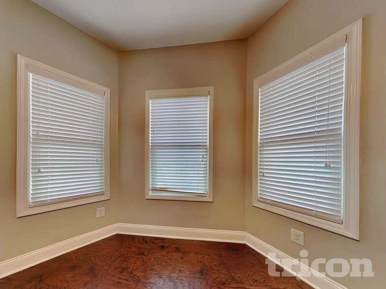 Building Photo - 249 White Creek Dr