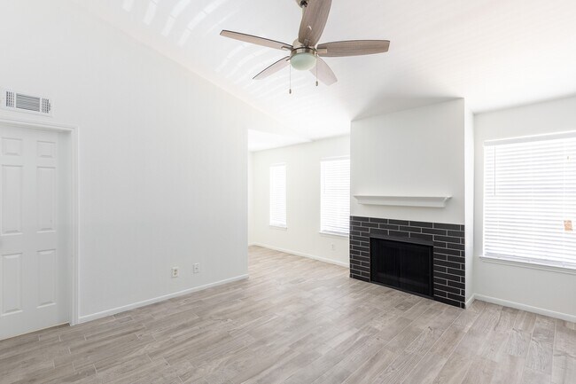 Building Photo - 14600 Fonmeadow Dr