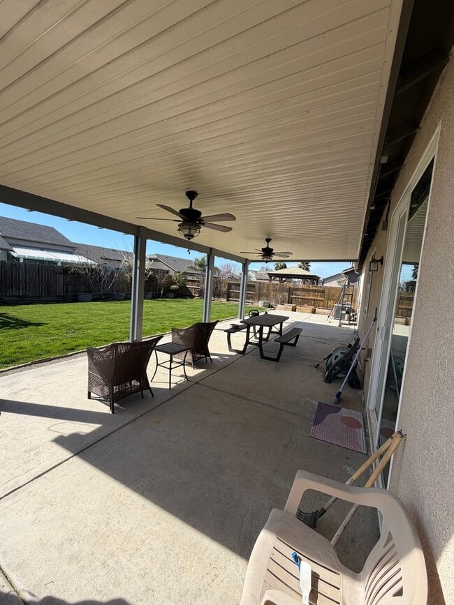 Building Photo - Adorable 3 Bedroom, 2 Bathroom Home in a Quiet North Hanford Neighborhood