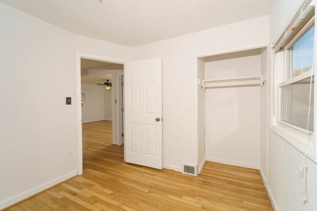 Building Photo - Quaint 2 Bedroom 2 Bath Cottage Style Home Near Rock Creek in Bethesda