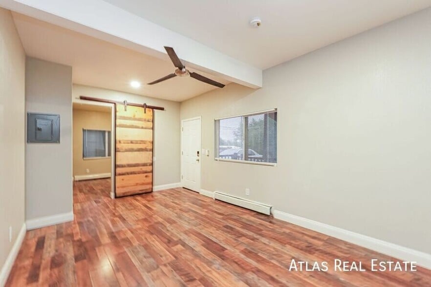 Building Photo - 406 S 10th St