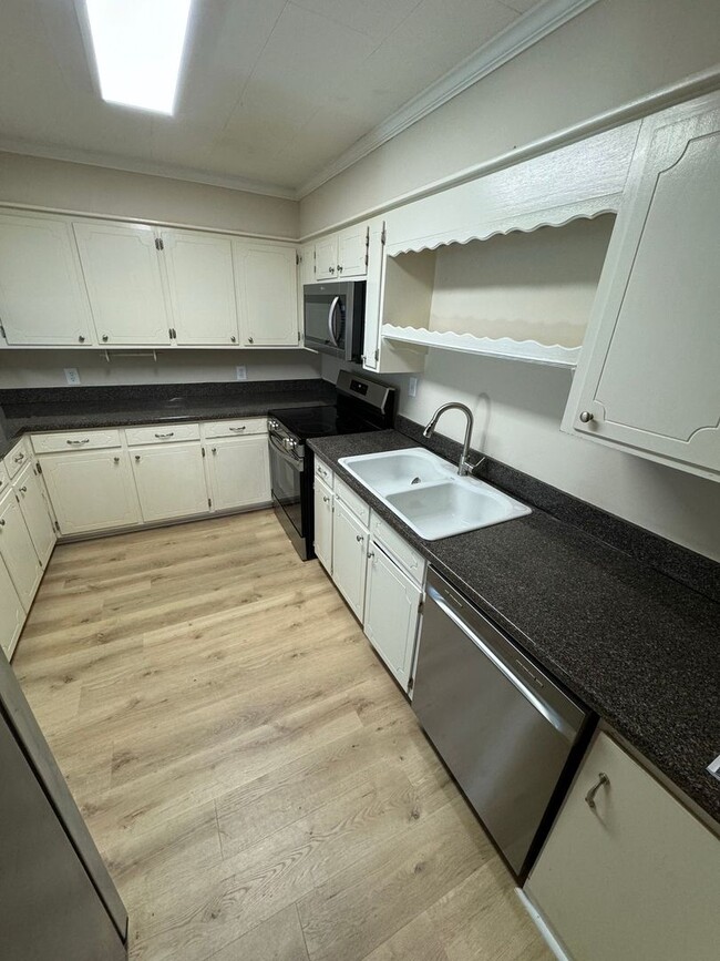 Building Photo - 3-Bedroom, 3-Bathroom Home - Close to Winthrop Coliseum, Shopping