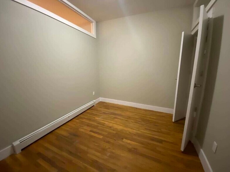 Building Photo - 43 Weirfield St