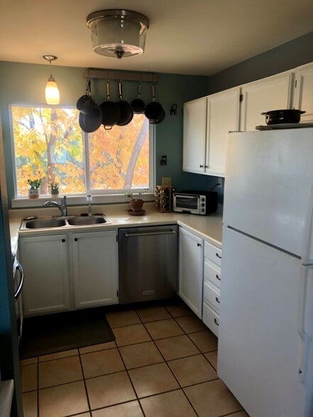 Building Photo - 3465 Lochwood Dr