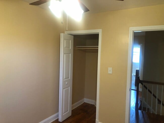 Building Photo - 3 BDRM 1.5 BTH in Baltimore City Sinclair Ln
