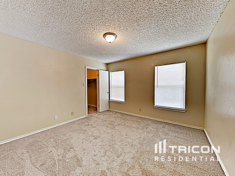 Building Photo - 8015 Chestnut Barr Dr