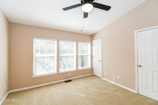 Building Photo - 8424 THORNBUSH Ct