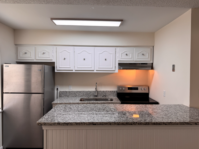 Building Photo - Updated One Bedroom, One Bath Apartment in...
