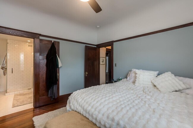 Building Photo - Charming Upgraded 2 Bedroom 2 Bath Rose Garden Home
