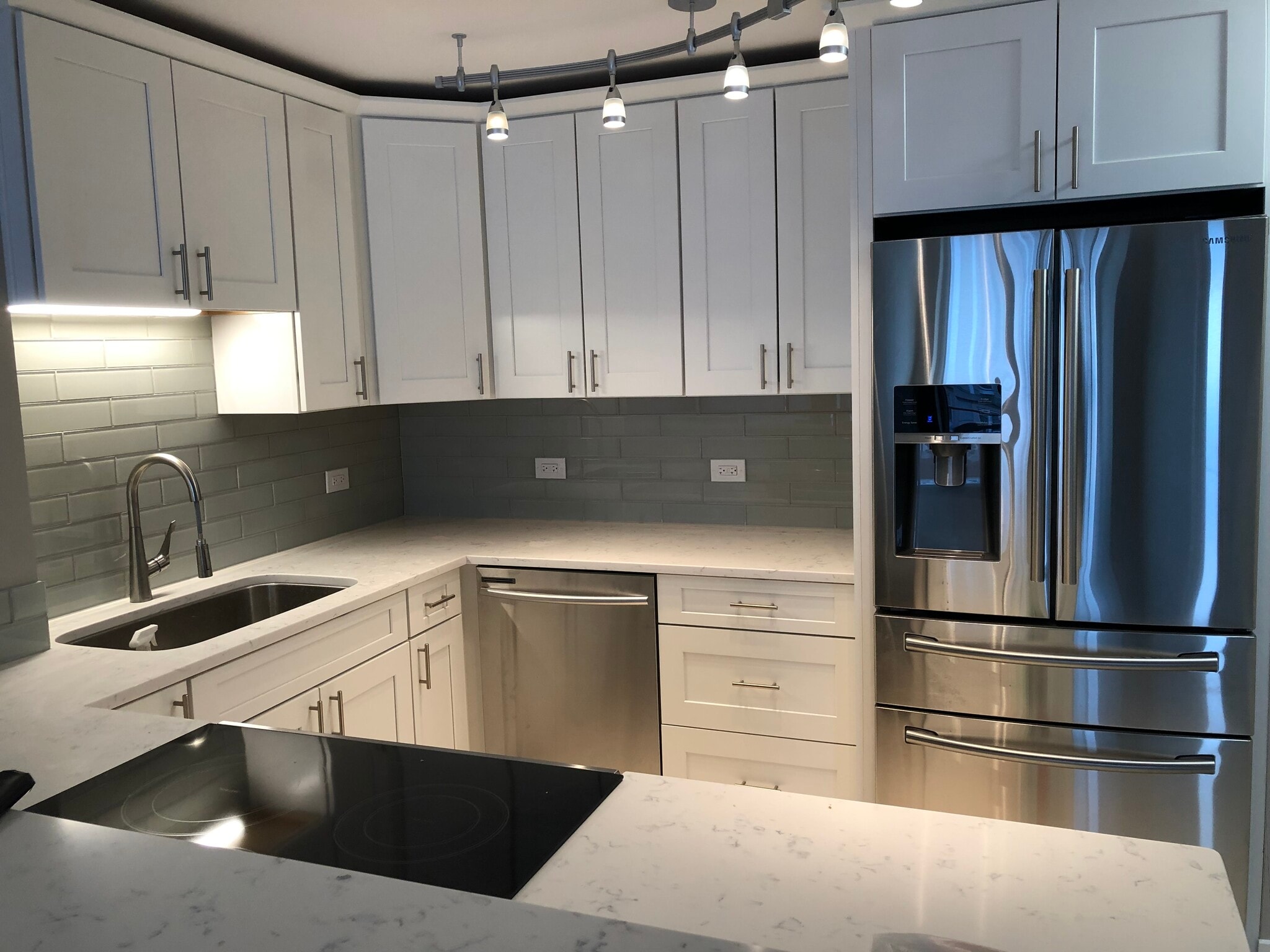 Building Photo - 5601 N Sheridan Rd