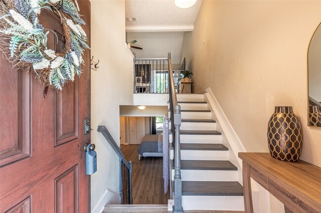 Building Photo - 723 Davis Rd