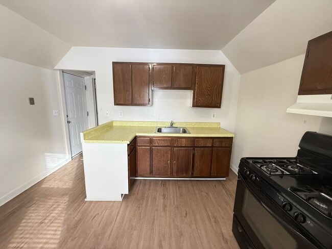 Building Photo - 1206 Pringle Ave