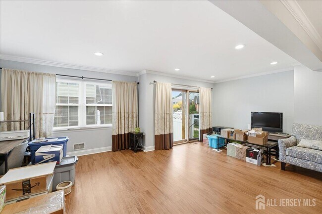 Building Photo - 2606 Trafalgar Square