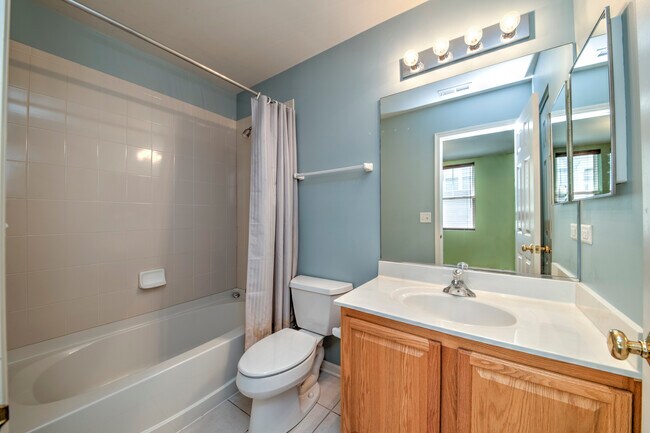Building Photo - 5565 Cambridge Way